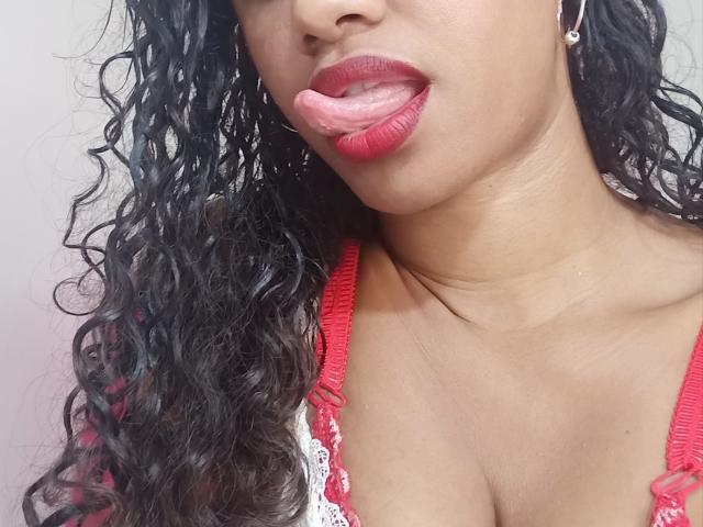 LayahCoquine - Live porn &amp; sex cam - 27710673