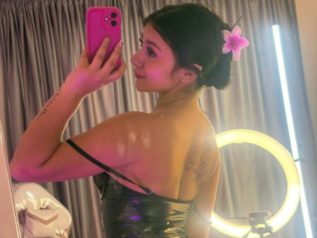 AlessiaFerry - Live porn &amp; sex cam - 27727928