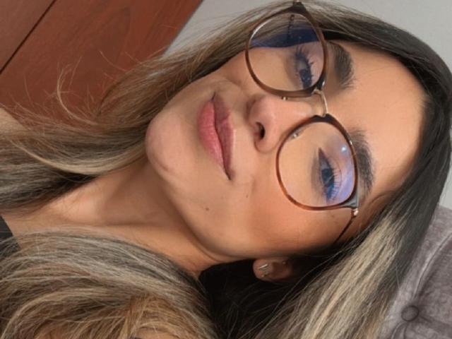 AdharaCooperr - Sexe cam en vivo - 27747213