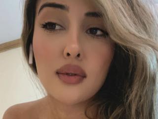 MaeCollins - Live sex cam - 27774296