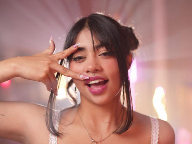 AnnyForger - Live porn &amp; sex cam - 27784488