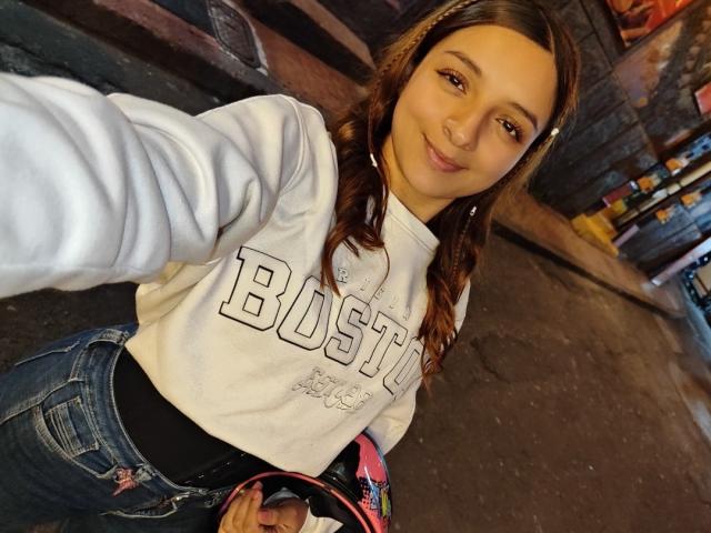 SaarahJones - פורנו בשידור חי ומצלמת סקס - 27786677