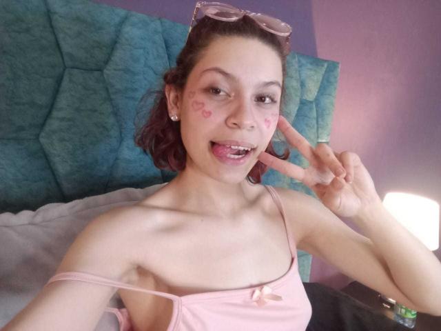 SophieBlake - Live sex cam - 27804299