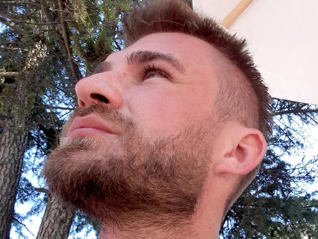 KevinHott69 - Live sex cam - 27812192
