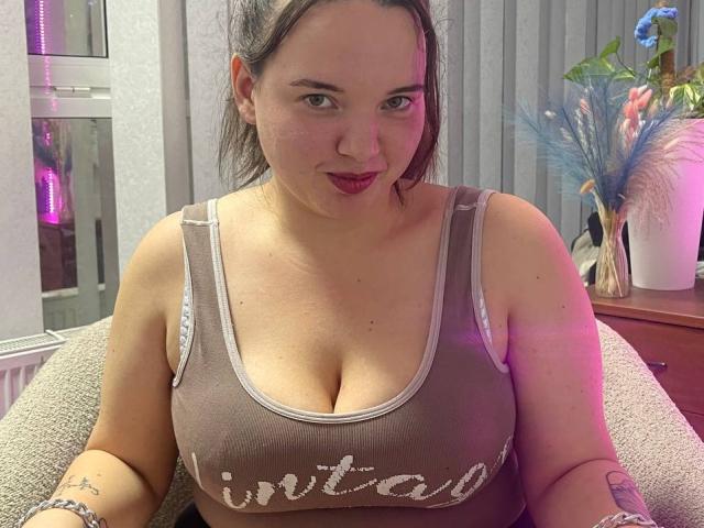 Yulianiya - Live sex cam - 27813386