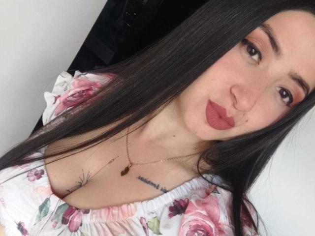 JuliethCruz - Live Sex Cam - 27833045