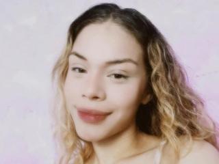 EmmaRiveraa - Live sex cam - 27843635