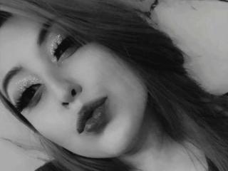 EmaRedFire - Live sex cam - 27846050