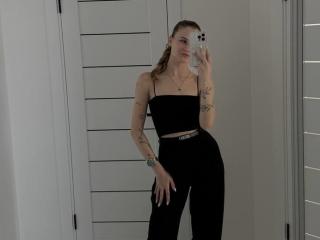LuisaClover - Live Sex Cam - 27853760