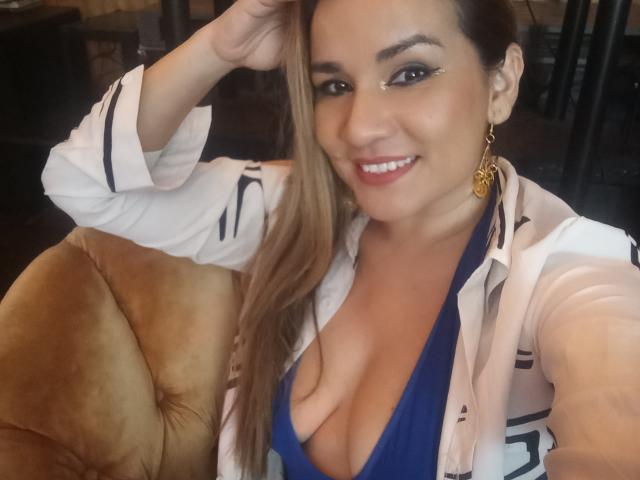 ManuelaMature - Live porn &amp; sex cam - 27856712