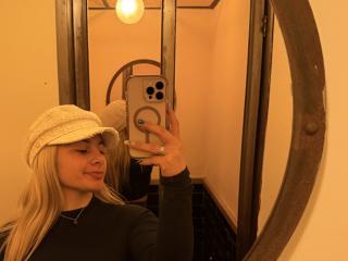 AtheneaRossi - Live porn &amp; sex cam - 27864413