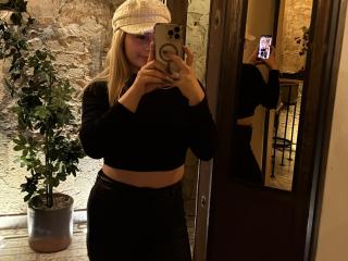 AtheneaRossi - Live porn &amp; sex cam - 27864425