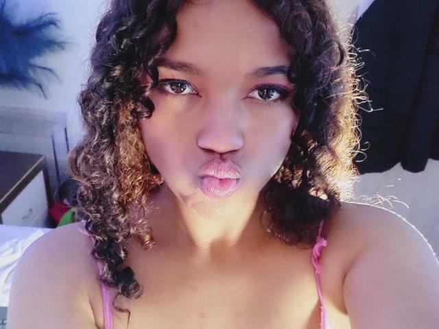 KellyAmbaris - Live Sex Cam - 27871751