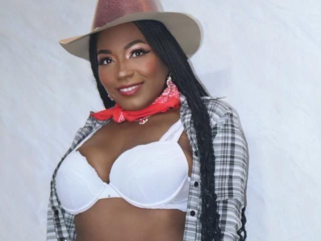 TyraFox69 - Live sex cam - 27873161