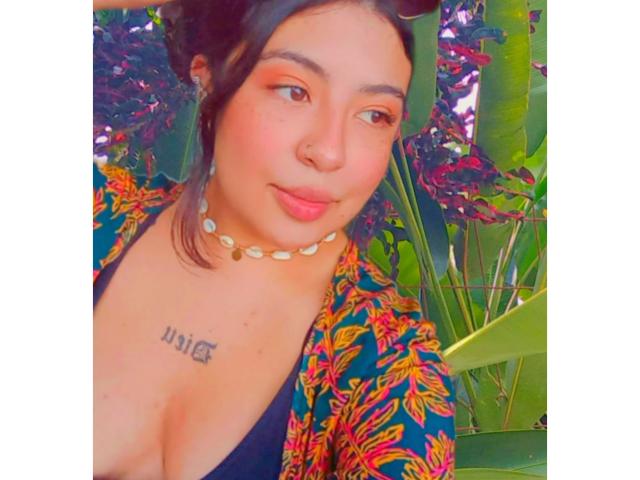 WinnieBeeez - Live Sex Cam - 27873746