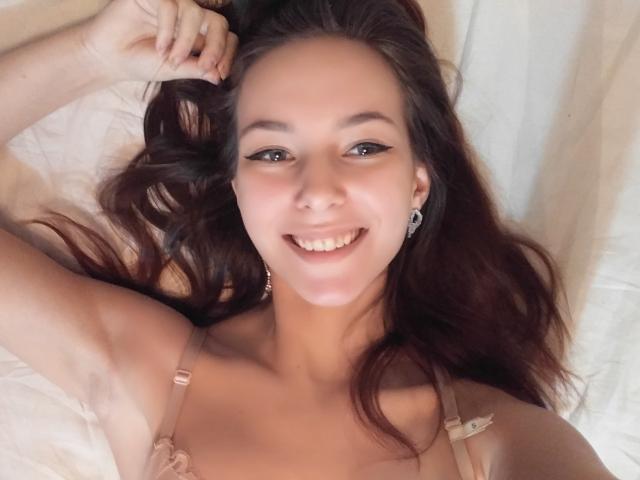 ApheliaAddington - Live porn &amp; sex cam - 27883721