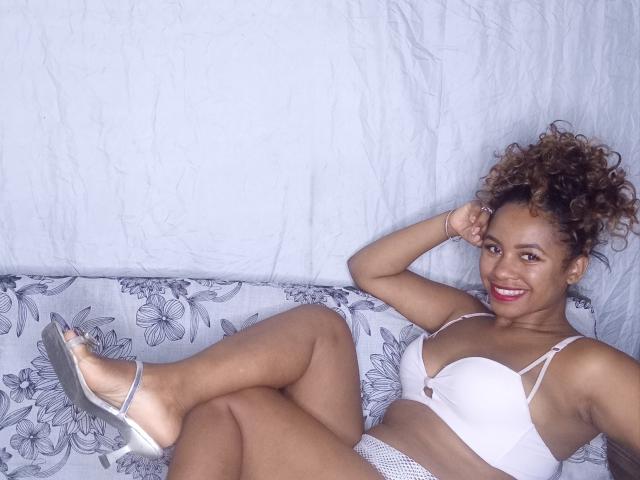 LayahCoquine - Live porn &amp; sex cam - 27885776