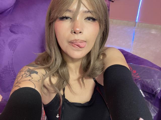 CarlaMiceli - Live Sex Cam - 27893075