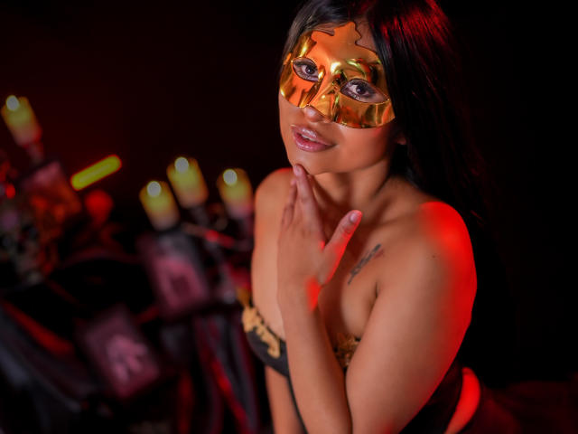 ZarayWhitmore - Live porn &amp; sex cam - 27894899