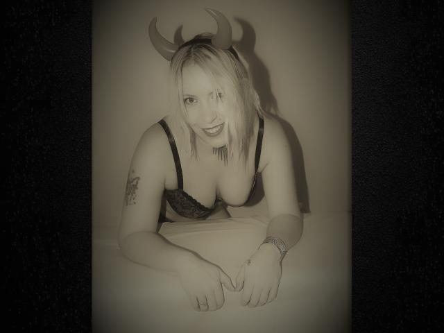 ArchAngelTheFrancaise - Live porn &amp; sex cam - 27897257