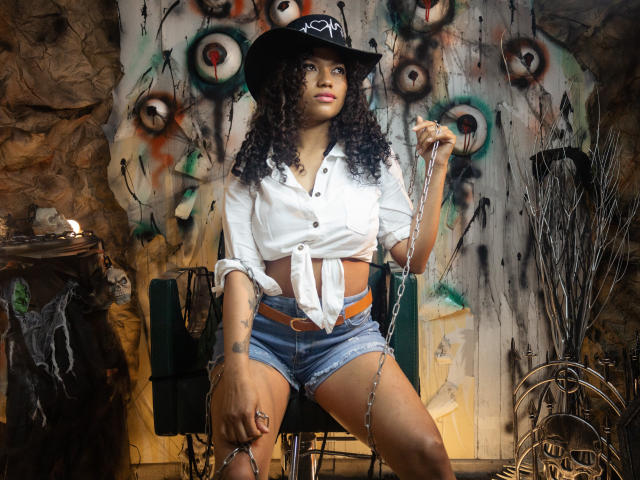 KellyAmbaris - Live Sex Cam - 27900098