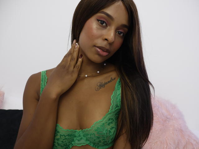 EmmaLatin - Live porn &amp; sex cam - 27907511