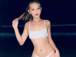 TsQueenxMia - Live porn &amp; sex cam - 27918701