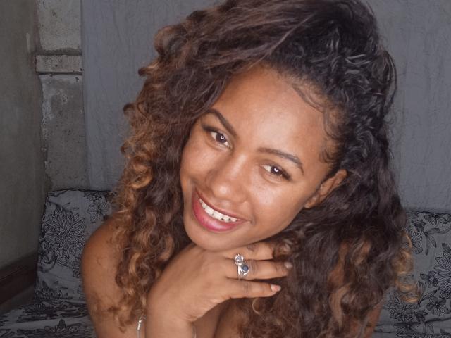 LayahCoquine - Sexe cam en vivo - 27923357