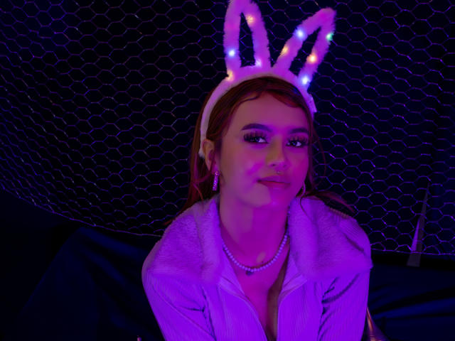 CharlotteMooree - Live porn &amp; sex cam - 27946109