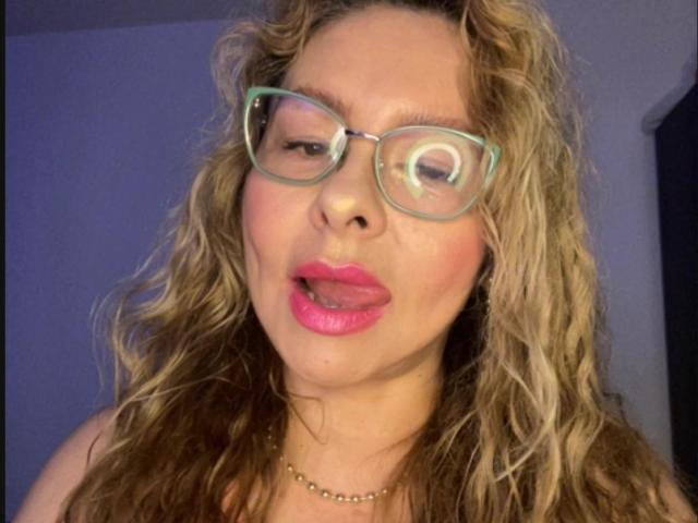 MiaAmoretti - Live porn &amp; sex cam - 27960113