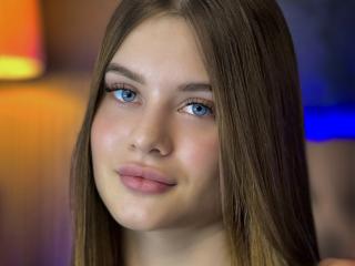 LuisaClover - Live sex cam - 27970325