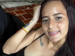 AdrianaMills - Sexe cam en vivo - 27973523