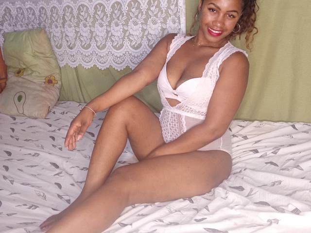 LayahCoquine - Live Sex Cam - 27994583