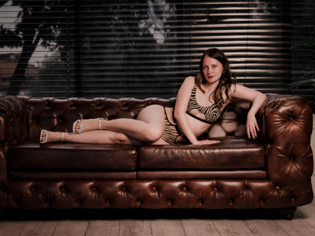 AmbeerWood - Live Sex Cam - 27995543