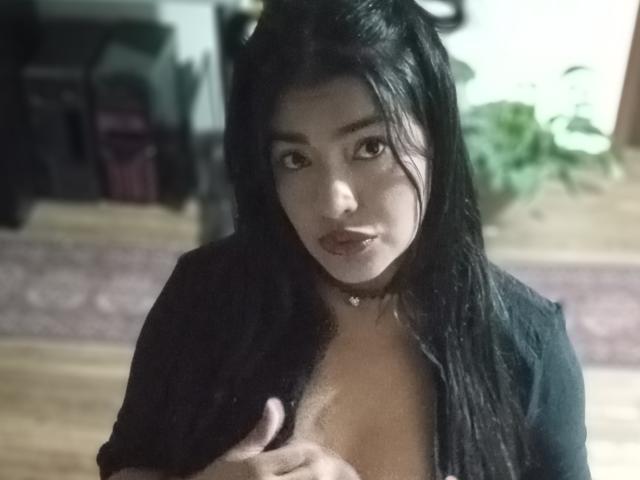 ArianithaXox - Élő pornó és szexkamera - 27995792