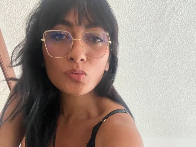 AmelineRousseau - Live porn &amp; sex cam - 27996350