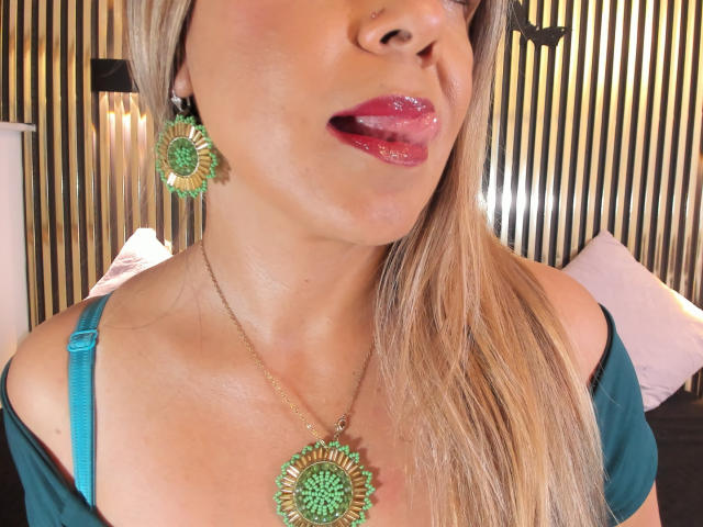 LilithBonneth - 라이브 포르노 &amp; 섹스 캠 - 27996587