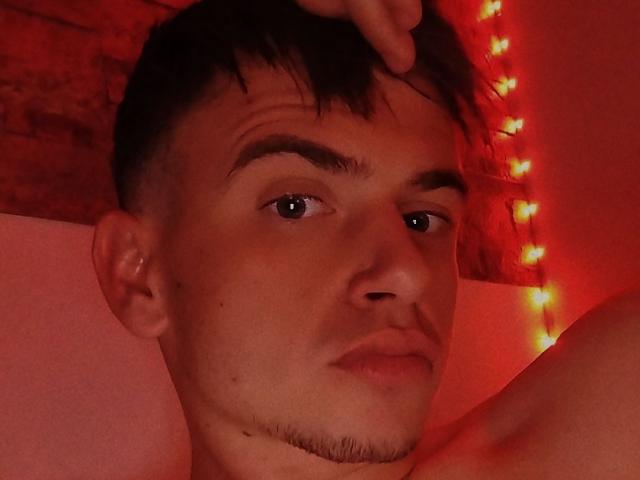 LorenzoZo - Live Sex Cam - 28000400