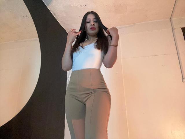 EmmaLombardi - Sexe cam en vivo - 28004396