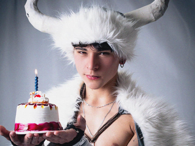 LukeHowlandy - Live sex cam - 28007567