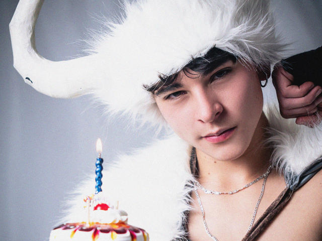 LukeHowlandy - Sexe cam en vivo - 28007573