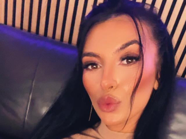 KinkyAmelie - Live sex cam - 28015568