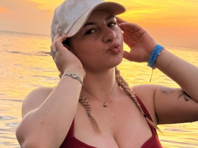 AtheneaRossi - Live porn &amp; sex cam - 28024826