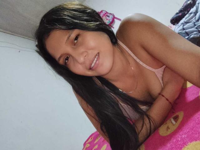 ValentinaMoreau - Live Sex Cam - 28049831