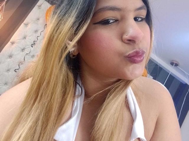 BrendaMarxhal - Live Sex Cam - 28057343