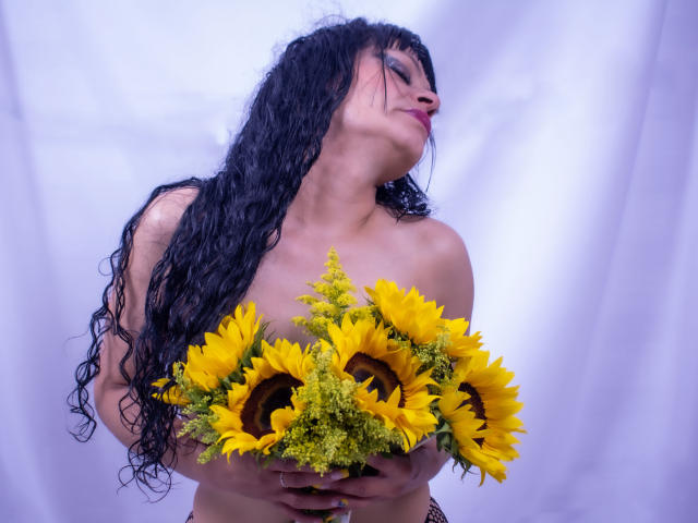 AlexandraJones - Live Sex Cam - 28057529