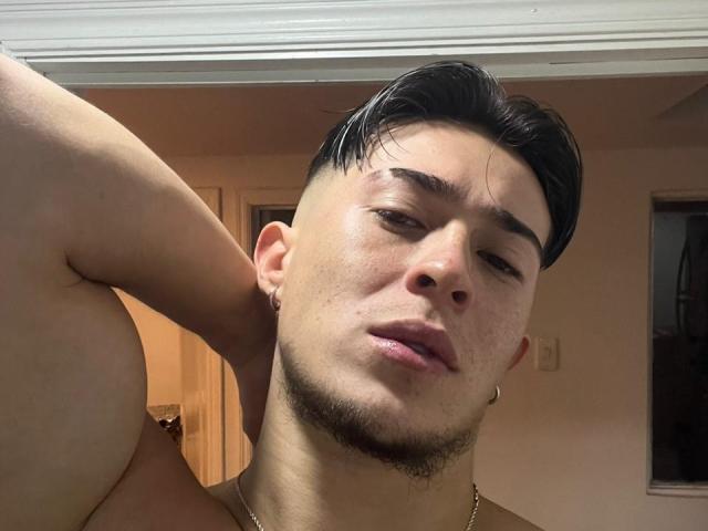 LuccaGrey - Live sexe cam - 28061615