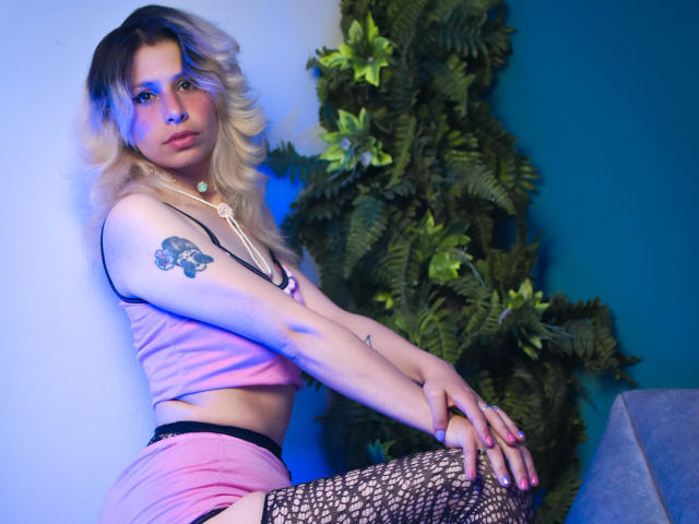 SarahWelinton - Live sex cam - 28064744