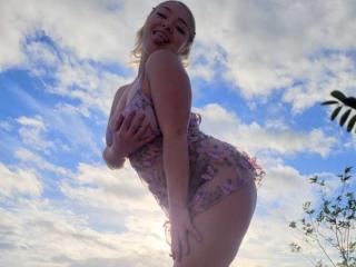 DivineBlondee - Live porn &amp; sex cam - 28068491