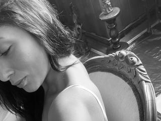 AmelineRousseau - Live porn &amp; sex cam - 28070402